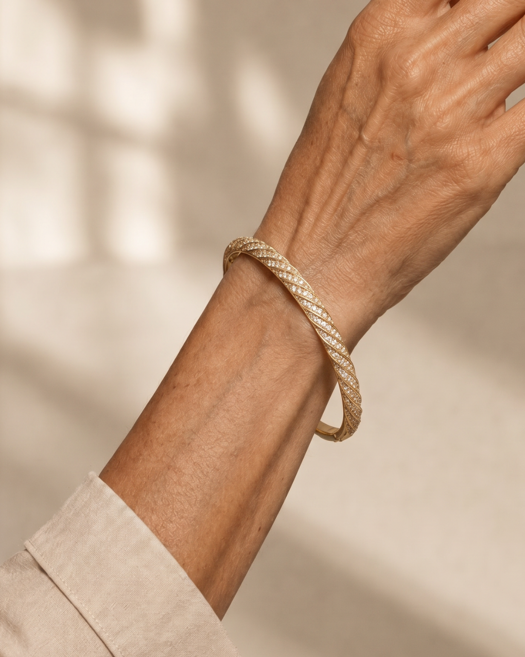 Vidarina | Twisted Crystal Inlay Slim Bangle