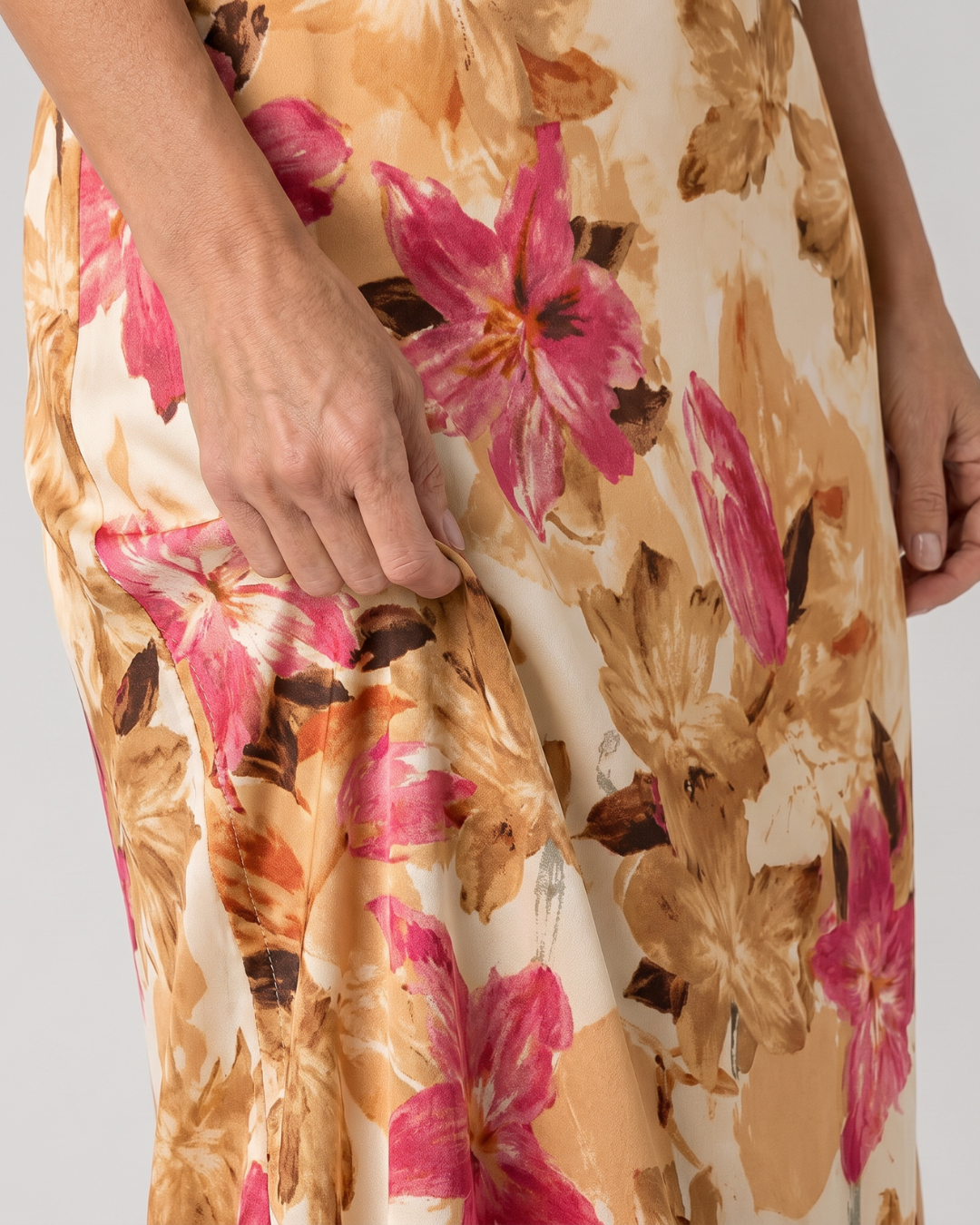 Hilandra | Botanical Print Halter Neck Flowing Midi Dress