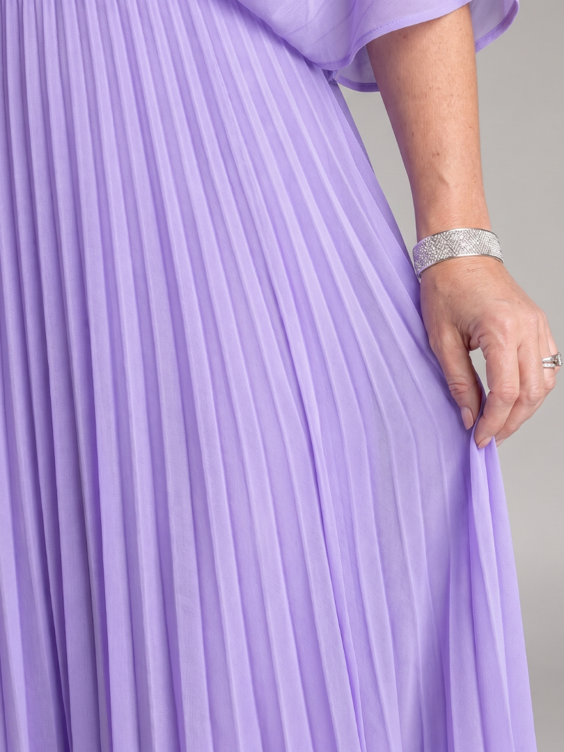 Isawen | V Neck Long Sleeve Pleated Maxi Dress