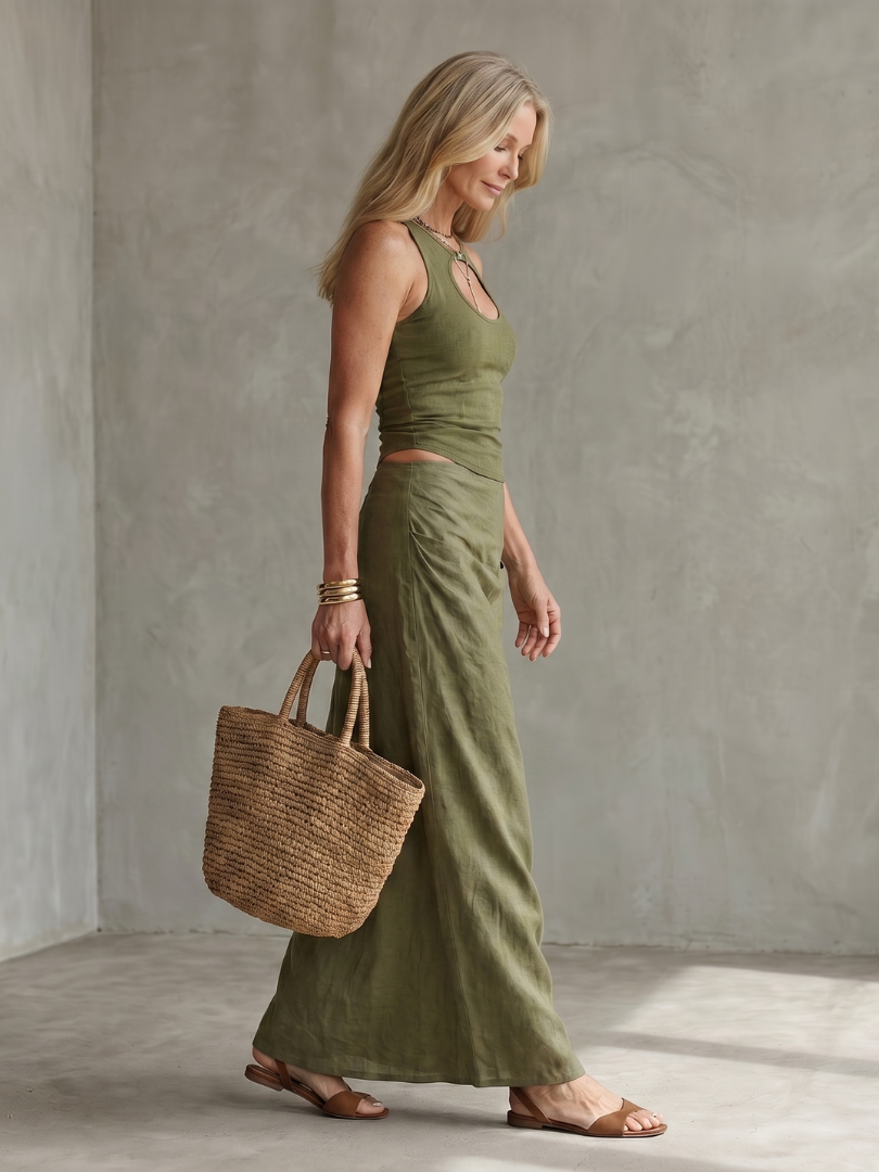 Hilala | Keyhole Neck Fitted Waist Midi Dress