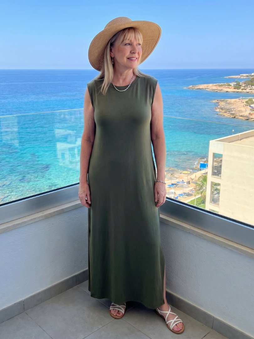Liorania | Straight Silhouette Crew Neck Midi Dress