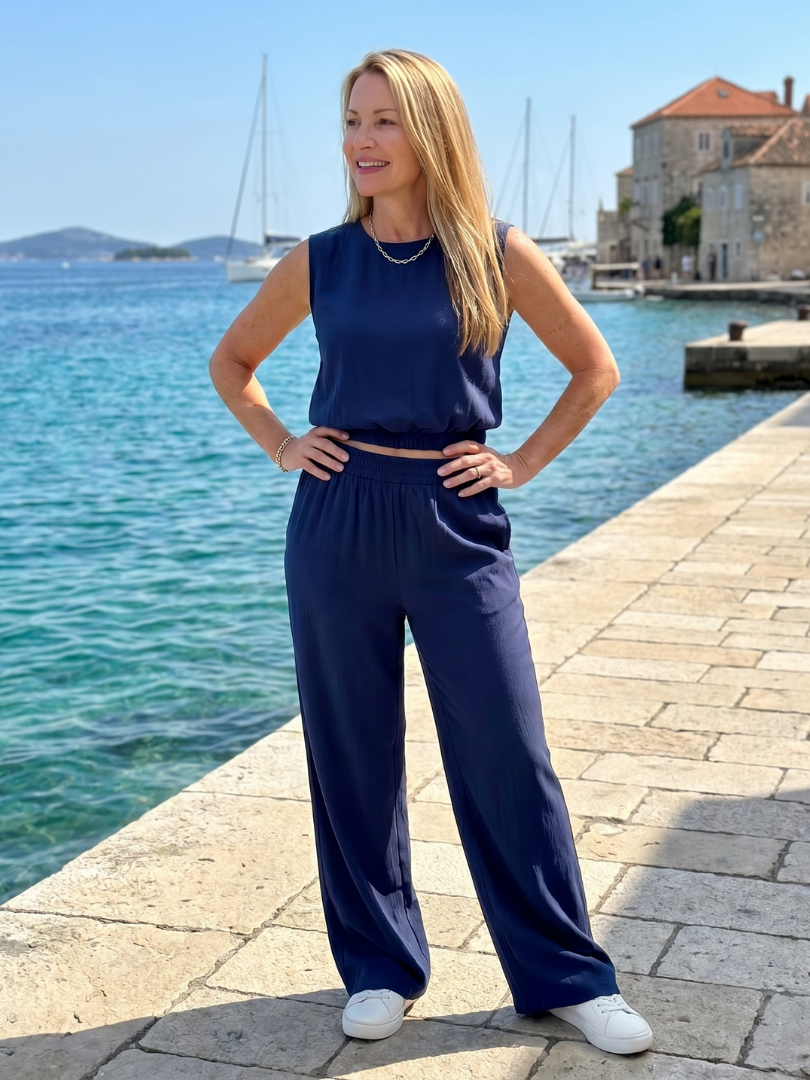 Nevine | Sleeveless Crew Neck Elastic Waist Leg Pants Set